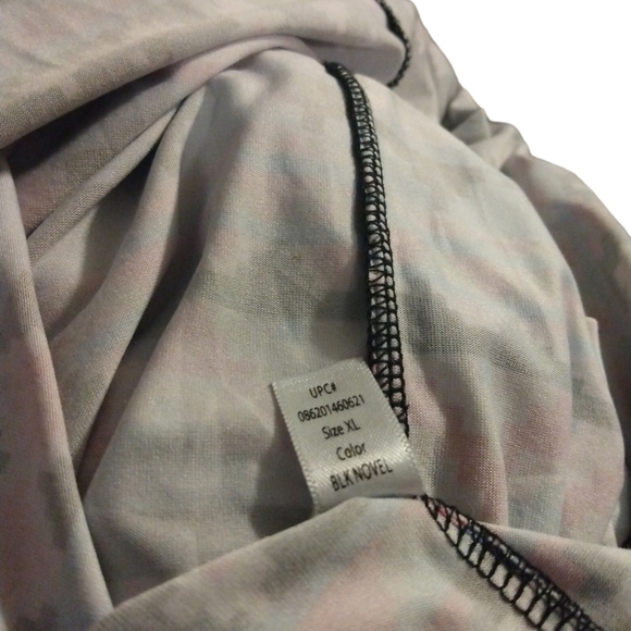 Cuddl Duds Comfort Tech Stretch Multi Colored Geometric Design Long Sleeved XL - Picture 9 of 9